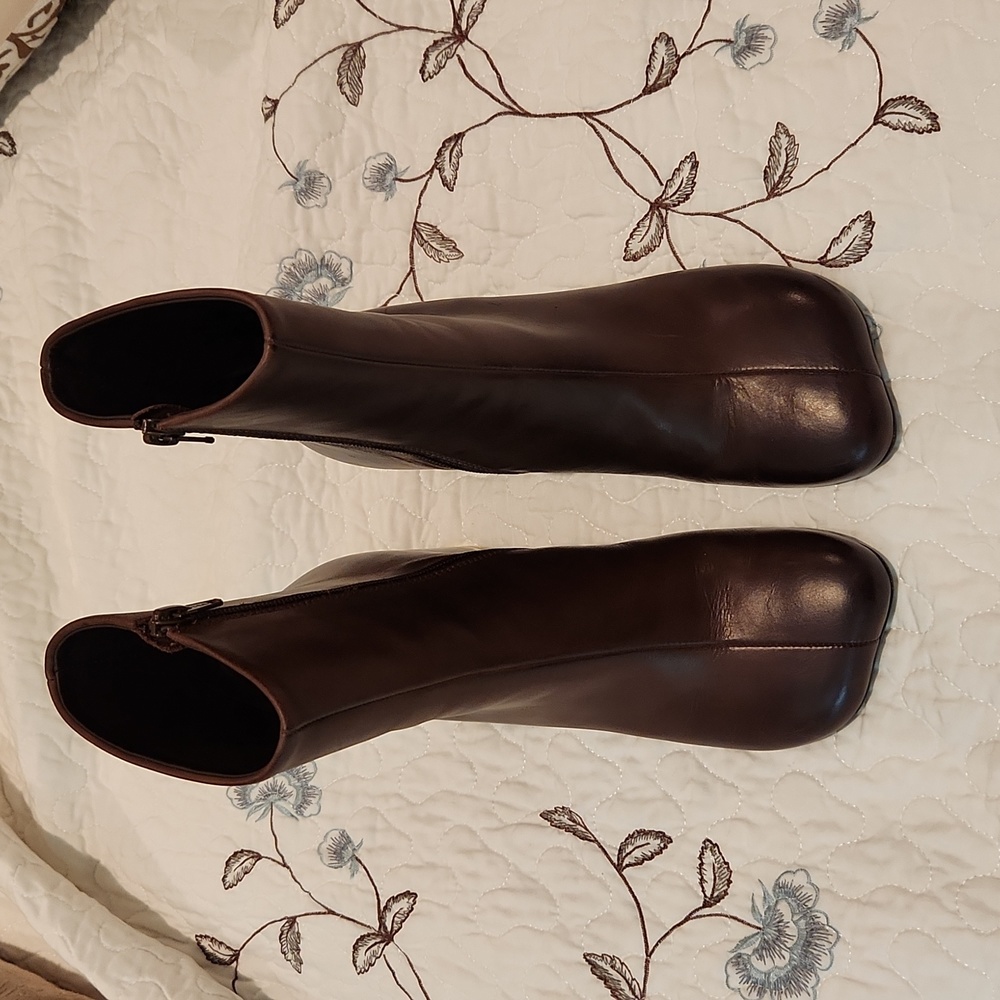Maison Martin Margiela Brown Leather Ankle Boots with Black Block Heel - Picture 2 of 10